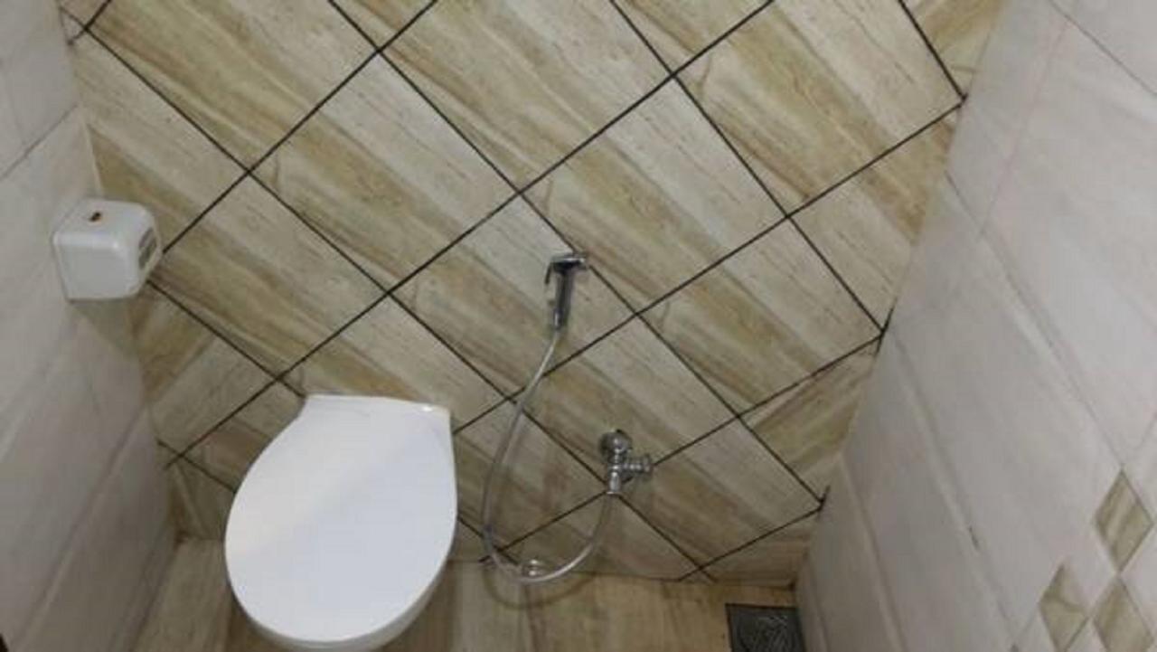 Hotel Crystal Vadodara Esterno foto